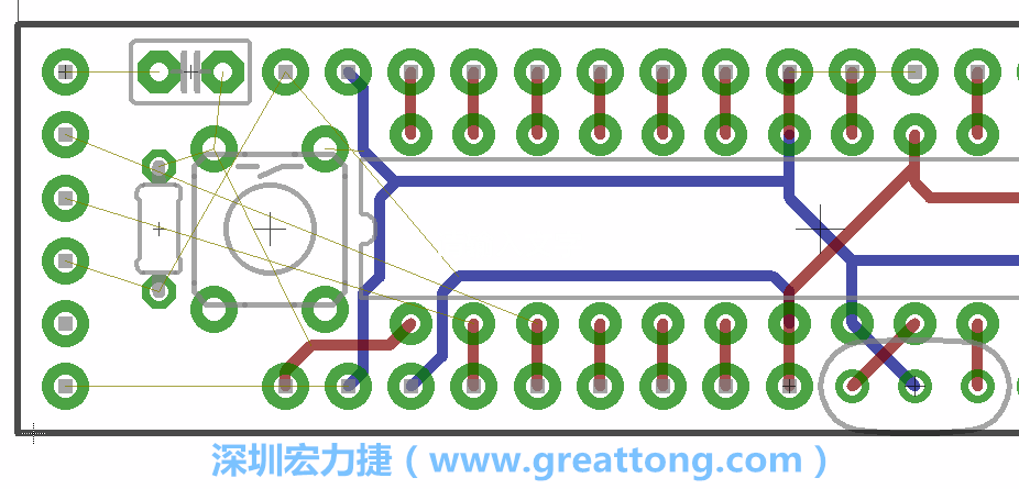 到目前為止，你應該只剩下四個部分還未進行布線，10K重置上拉電阻器、重置電容和1×6的序列排針。